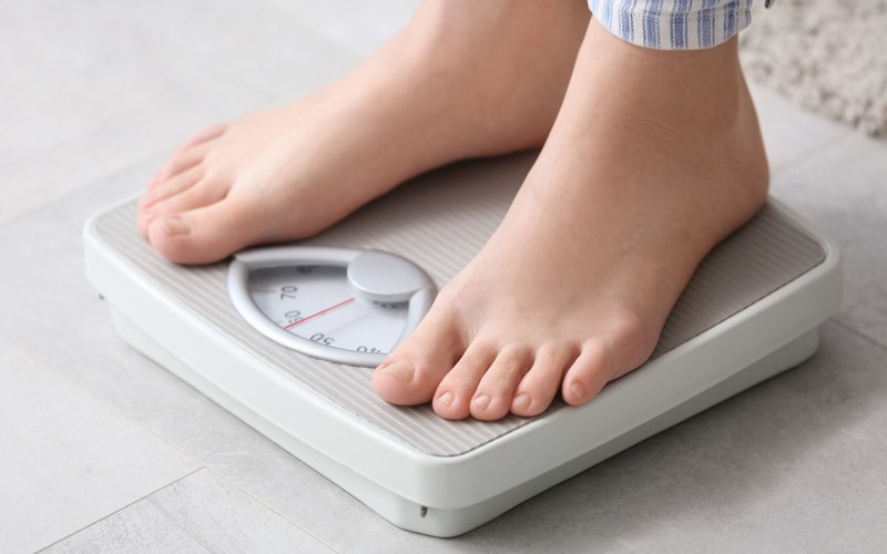 産後ダイエット 体重計 女性